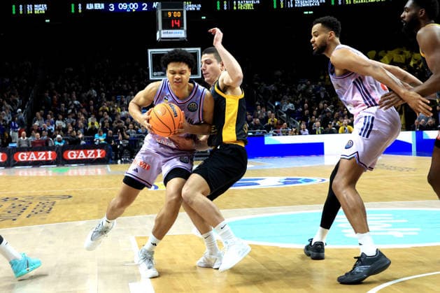 ALBA vs Armani Milan 26 10 2023, EuroLeague, ALBA vs Armani Milan in the picture Jack Kayil ALBA Berlin 7 , Dimitris Flionis Athens 7 nordphotoxGmbHx xEngler nph00076