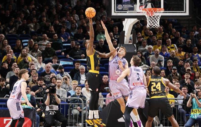 James Nunnally on the ball, Sam Griesel duel Game scene Action Sport Basketball Champions League CL Men Season 2025 2026 18 03 2026 ALBA Berlin vs AEK BC Athens