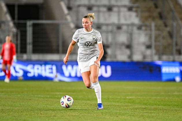 Soccer I Women I Season 2025 2026 I Bundesliga I 15 Matchday I FC Carl Zeiss Jena VfL Wolfsburg I 18 03 2026 Ella Peddemors 5, VfL Wolfsburg dribbles with the ball Crop, close-up, portrait, portrait, single photo, single image, body Jena Ernst Abbe Sportfeld, ad hoc Arena Thuringia Germany Copyright: xLobeca InesxHähnelx