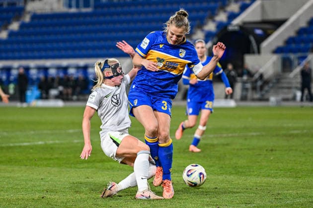 Soccer I Women I Season 2025 2026 I Bundesliga I Matchday 15 I FC Carl Zeiss Jena VfL Wolfsburg I 18 03 2026 Tough tackle by Toma Ihlenburg 3, FC Carl Zeiss Jena v Thea Bjelde 2, VfL Wolfsburg Jena Ernst Abbe Sportfeld, ad hoc Arena Thüringen Germany Copyright: xLobeca InesxHähnelx