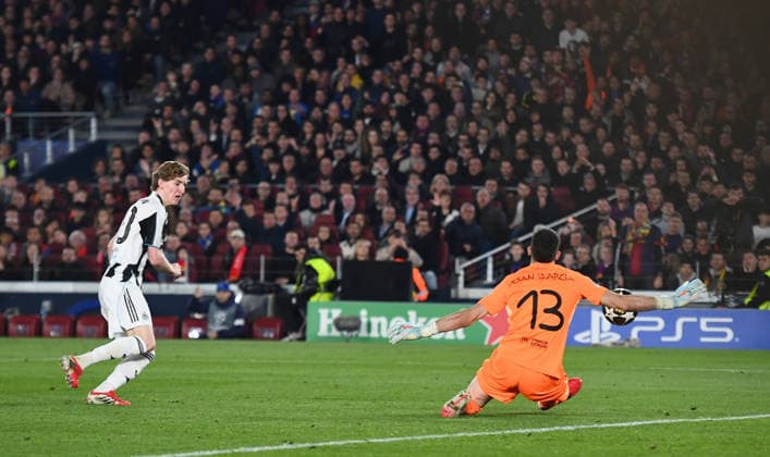 FC Barcelona, Barca v Newcastle United, UEFA Champions League, Football, Camp Nou, Barcelona, SP - 18 Mar 2026 Joan Garcia of Barcelona saves from Anthony Gordon of Newcastle United. Barcelona Camp Nou Barcelona SP, UK NEWSPAPERS OUT Copyright: xMarkxEnfieldx