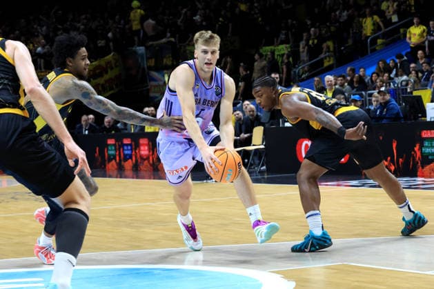 ALBA vs Armani Milan 26 10 2023, EuroLeague, ALBA vs Armani Milan in the picture Sam Griesel ALBA Berlin 5 , Greg Brown Athens 2 , James Nunnally Athens 21 nordphotoxGmbHx xEngler nph00076