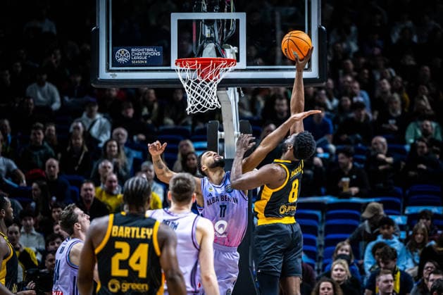 Basketball Berlin 18 03 2026 FIBA Champions League Round Of 16 Alba Berlin AEK Athens Keyshawn Feazell AEK Athens, No 08 Norris Agbakoko Alba Berlin, No 17