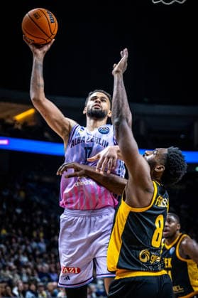 Basketball Berlin 18 03 2026 FIBA Champions League Round Of 16 Alba Berlin AEK Athens Norris Agbakoko Alba Berlin, No 17 Keyshawn Feazell AEK Athens, No 08
