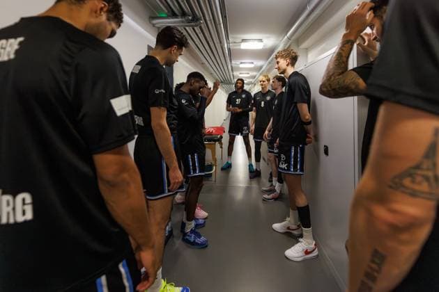 Towers team in the dressing room, Vet Concept Gladiators Trier vs Veolia Towers Hamburg, Basketball, easyCredit BBL, 25 Matchday, Season 2025 2026, 18 03 2026 Vet Concept Gladiators Trier vs Veolia Towers Hamburg, Basketball, easyCredit BBL, 25 Matchday, Season 2025 2026, 18 03 2026 Copyright: xEibner-Pressefoto AlexanderxNeisx EP_ANS