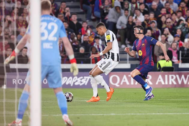 March 18, 2026, Barcelona, Barcelona, SPAIN: Malick Thiaw of Newcastle United and Robert Lewandowski of FC Barcelona, Barca in action during the UEFA Champions League 2025 26 Round of 16 Second Leg, football match played between FC Barcelona and Newcastle United at Spotify Camp Nou stadium on March 18, 2026 in Barcelona, Spain. Barcelona SPAIN - ZUMAa181 20260318_zaa_a181_062 Copyright: xJavierxBorregox