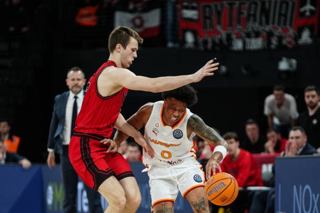 Galatasaray MCT Technic v Rytas Vilnius - Basketball Champions League ISTANBUL, TURKIYE - MARCH 18: Boogie Ellis (R) of Galatasaray MCT Technic in action against Ignas Urbonas (L) of Rytas Vilnius during the Basketball Champions League Round of 16 in the sixth and final week of Group I match between Galatasaray MCT Technic and Rytas Vilnius at the Turkcell Basketball Development Center in Istanbul, Turkiye, on March 18, 2026. Hakan Akgun Anadolu Istanbul Turkey. Editorial use only. Please get in touch for any other usage.  Copyright: x2026xAnadoluxHakanxAkgunx