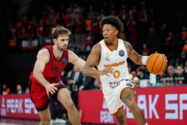 Galatasaray MCT Technic v Rytas Vilnius - Basketball Champions League ISTANBUL, TURKIYE - MARCH 18: Boogie Ellis (R) of Galatasaray MCT Technic in action against Augustas Marciulionis (L) of Rytas Vilnius during the Basketball Champions League Round of 16 in the sixth and final week of Group I match between Galatasaray MCT Technic and Rytas Vilnius at the Turkcell Basketball Development Center in Istanbul, Turkiye, on March 18, 2026. Hakan Akgun Anadolu Istanbul Turkey. Editorial use only. Please get in touch for any other usage.  Copyright: x2026xAnadoluxHakanxAkgunx