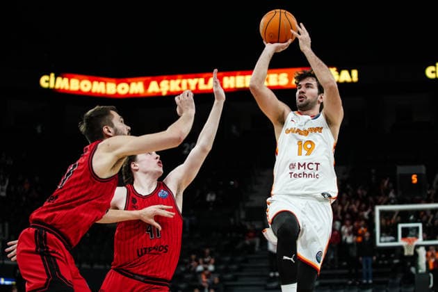 Galatasaray MCT Technic v Rytas Vilnius - Basketball Champions League ISTANBUL, TURKIYE - MARCH 18: Bugrahan Tuncer (19) of Galatasaray MCT Technic in action against Simonas Lukosius (41) of Rytas Vilnius during the Basketball Champions League Round of 16 in the sixth and final week of Group I match between Galatasaray MCT Technic and Rytas Vilnius at the Turkcell Basketball Development Center in Istanbul, Turkiye, on March 18, 2026. Hakan Akgun Anadolu Istanbul Turkey. Editorial use only. Please get in touch for any other usage.  Copyright: x2026xAnadoluxHakanxAkgunx