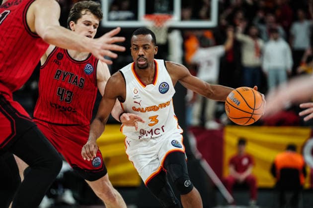Galatasaray MCT Technic v Rytas Vilnius - Basketball Champions League ISTANBUL, TURKIYE - MARCH 18: Errick McCollum (3) of Galatasaray MCT Technic in action against Ignas Sargiunas (43) of Rytas Vilnius during the Basketball Champions League Round of 16 in the sixth and final week of Group I match between Galatasaray MCT Technic and Rytas Vilnius at the Turkcell Basketball Development Center in Istanbul, Turkiye, on March 18, 2026. Hakan Akgun Anadolu Istanbul Turkey. Editorial use only. Please get in touch for any other usage.  Copyright: x2026xAnadoluxHakanxAkgunx