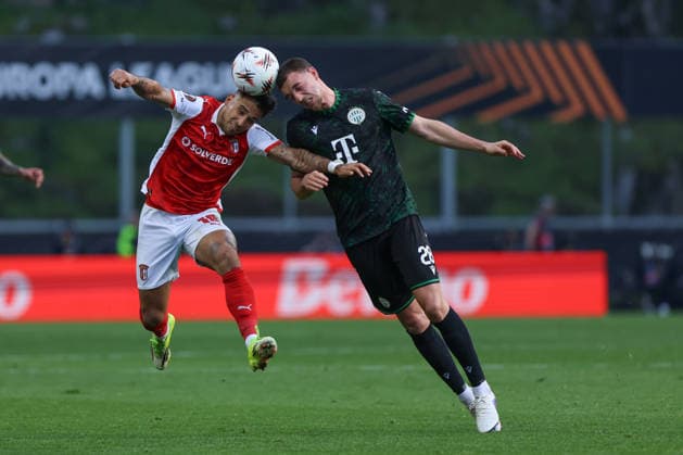 SC Braga vs Ferencvaros TC -UEFA Europa League (Foto Photo : Tiago Vieira Avant Sports) BRAGA, PORTUGAL - 18th MARCH : Rodrigo Zalazar, player of SC Braga and Toon Raemaekers, player of Ferencvaros TC during the match between SC Braga vs Ferencvaros TC - UEFA Europa League , Estadio Municipal de Braga. (Foto : Tiago Vieira Avant Sports) Braga, Portugal Estadio Municipal de Braga Portugal Copyright: xFoto Photox:xTiagoxVieira AvantxSportsx
