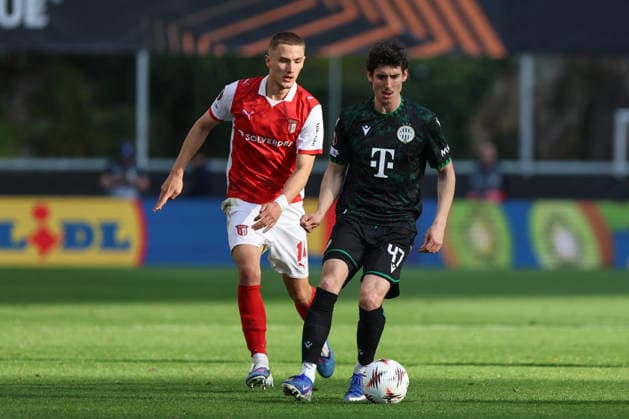 SC Braga vs Ferencvaros TC -UEFA Europa League (Foto Photo : Tiago Vieira Avant Sports) BRAGA, PORTUGAL - 18th MARCH : Gustaf Lagerbielke, player of SC Braga and Callum ODowda player of Ferencvaros TC during the match between SC Braga vs Ferencvaros TC - UEFA Europa League , Estadio Municipal de Braga. (Foto : Tiago Vieira Avant Sports) Braga, Portugal Estadio Municipal de Braga Portugal Copyright: xFoto Photox:xTiagoxVieira AvantxSportsx