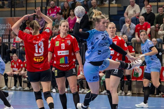 Handball Bundesliga Women,HBF, Season 2025 2026 SV Union Halle Neustadt vs HSG Bensheim Auerbach Halle, Germany 18 March 2026 In the picture from left Madeleine Östlund Oestlund Halle , Lea Gruber Halle and Nele Wenzel Bensheim Auerbach Halle Saale SWH Arena Sachsen Anhalt Germany