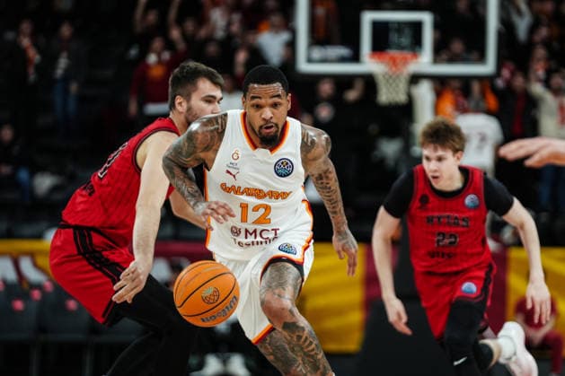 Galatasaray MCT Technic v Rytas Vilnius - Basketball Champions League ISTANBUL, TURKIYE - MARCH 18: James Palmer (C) of Galatasaray MCT Technic in action against Gytis Masiulis (L) of Rytas Vilnius during the Basketball Champions League Round of 16 in the sixth and final week of Group I match between Galatasaray MCT Technic and Rytas Vilnius at the Turkcell Basketball Development Center in Istanbul, Turkiye, on March 18, 2026. Hakan Akgun Anadolu Istanbul Turkey. Editorial use only. Please get in touch for any other usage.  Copyright: x2026xAnadoluxHakanxAkgunx