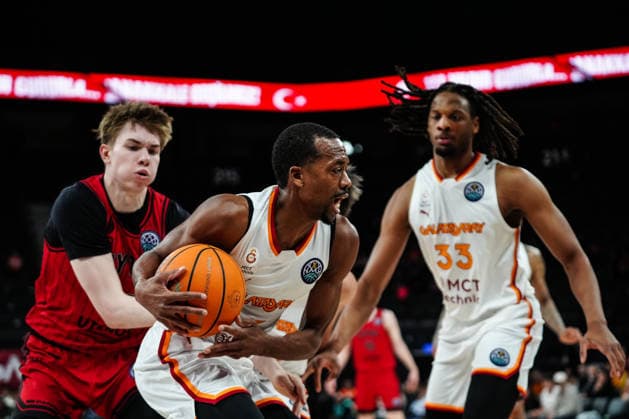Galatasaray MCT Technic v Rytas Vilnius - Basketball Champions League ISTANBUL, TURKIYE - MARCH 18: Errick McCollum (C) of Galatasaray MCT Technic in action against Gantas Krizanauskas (L) of Rytas Vilnius during the Basketball Champions League Round of 16 in the sixth and final week of Group I match between Galatasaray MCT Technic and Rytas Vilnius at the Turkcell Basketball Development Center in Istanbul, Turkiye, on March 18, 2026. Hakan Akgun Anadolu Istanbul Turkey. Editorial use only. Please get in touch for any other usage.  Copyright: x2026xAnadoluxHakanxAkgunx
