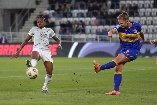 Jena vs VfL vs BL Women Jena, 18 03 2026, Football, Women, Google Pixel Bundesliga, Season 2025 2026, FC Carl Zeiss Jena vs VfL Wolfsburg, Lineth Beerensteyn VfL Wolfsburg , Toma Ihlenburg Jena Ernst Abbe Sportplatz Germany