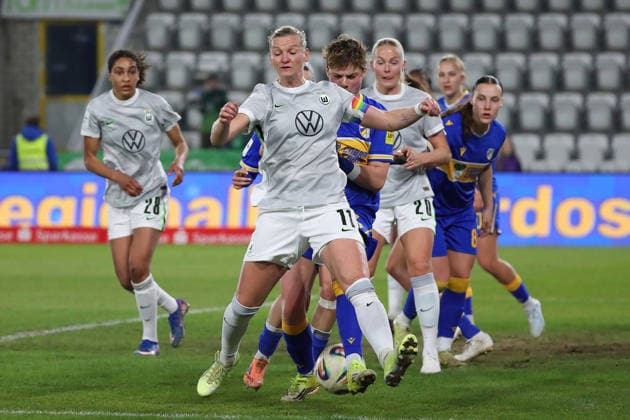 Jena vs VfL vs BL Women Jena, 18 03 2026, Football, Women, Google Pixel Bundesliga, Season 2025 2026, FC Carl Zeiss Jena vs VfL Wolfsburg, Alexandra Popp VfL Wolfsburg , Guro Bergsvand VfL Wolfsburg , Ernst Abbe Sportplatz Germany