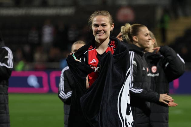 FBL Womens Bundesliga Eintracht Frankfurt and TSG Hoffenheim Martthine Ostenstad Eintracht Frankfurt applauds the fans after the Google Pixel Womens Bundesliga match between Eintracht Frankfurt and TSG Hoffenheim on March 18, 2026, at Stadion am Brentanobad in Frankfurt am Main, Germany Copyright: JoaquimxFerreira