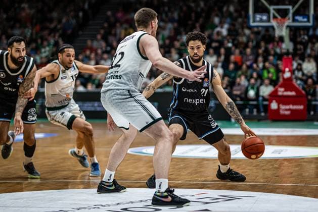 Devon Daniels Veolia Towers Hamburg in duel with Marten Linssen Gladiators Trier , Vet Concept Gladiators Trier vs Veolia Towers Hamburg, Basketball, easyCredit BBL, 25 Matchday, Season 2025 2026, 18 03 2026 Vet Concept Gladiators Trier vs Veolia Towers Hamburg, Basketball, easyCredit BBL, 25 Matchday, Season 2025 2026, 18 03 2026 Copyright: xEibner-Pressefoto AlexanderxNeisx EP_ANS