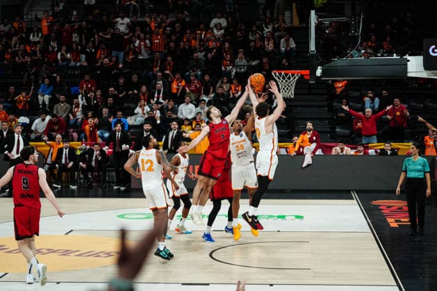Galatasaray MCT Technic v Rytas Vilnius - Basketball Champions League ISTANBUL, TURKIYE - MARCH 18: Fabian White Jr. (35) of Galatasaray MCT Technic in action against Augustas Marciulionis (3) of Rytas Vilnius during the Basketball Champions League Round of 16 in the sixth and final week of Group I match between Galatasaray MCT Technic and Rytas Vilnius at the Turkcell Basketball Development Center in Istanbul, Turkiye, on March 18, 2026. Hakan Akgun Anadolu Istanbul Turkey. Editorial use only. Please get in touch for any other usage.  Copyright: x2026xAnadoluxHakanxAkgunx