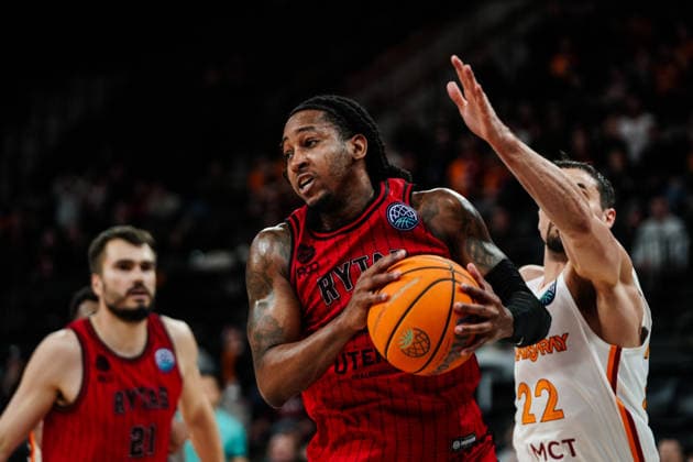 Galatasaray MCT Technic v Rytas Vilnius - Basketball Champions League ISTANBUL, TURKIYE - MARCH 18: John Petrucelli (R) of Galatasaray MCT Technic in action against Kenneth Jerome Smith Jr. (L) of Rytas Vilnius during the Basketball Champions League Round of 16 in the sixth and final week of Group I match between Galatasaray MCT Technic and Rytas Vilnius at the Turkcell Basketball Development Center in Istanbul, Turkiye, on March 18, 2026. Hakan Akgun Anadolu Istanbul Turkey. Editorial use only. Please get in touch for any other usage.  Copyright: x2026xAnadoluxHakanxAkgunx