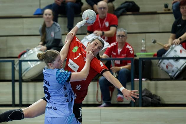 Isabell Hurst Flames, 5 , Engelina Alida Corona Molenaar Halle, 7 , SV Union Halle Neustadt vs HSG Bensheim Auerbach, Alsco Handball Bundesliga Frauen, Saison 2025 26, 20 Spieltag, 18 03 2026 Halle SWH Arena Sachsen Anhalt Germany