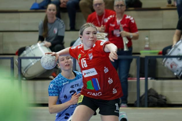 Neele Mara Orth Flames, 32 , Fabienne Büch Halle, 15 , SV Union Halle Neustadt vs HSG Bensheim Auerbach, Alsco Handball Bundesliga Frauen, Saison 2025 26, 20 Spieltag, 18 03 2026 Halle SWH Arena Sachsen Anhalt Germany