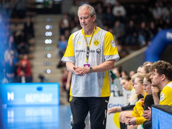 Henk Groener, Head Coach Borussia Dortmund applauds his team, Frisch Auf Goeppingen vs Borussia Dortmund, Handball, 1 Bundesliga, Season 2025 2026, 18 03 2026 Frisch Auf Goeppingen vs Borussia Dortmund, Handball, 1 Bundesliga, Season 2025 2026, 18 03 2026 Goeppingen Copyright: xMichaelxSchmidt Eibner-Pressefotx EP_MST