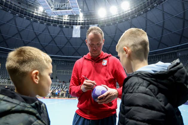 Croatia National Handball Team: training session Head Coach of Croatia Dagur Sigurdsson signs an autograph to fans after training session at The Kresimir Cosic Hall in Zadar, Croatia on March 18, 2026. ahead of internationl friendly match between Croatia and Switzerland.  SimexZelic PIXSELL