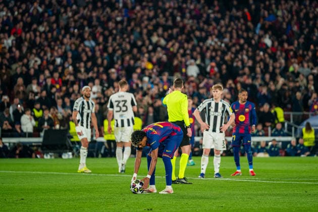 Spain-Football-Champions League FC Barcelona, Barca v Newcastle United FC in Barcelona, Spain. Barcelona, Spain, 18, March, 2026. FC Barcelona player (10) Lamine Yamal getting ready for penalty during Champions League match between FC Barcelona and Newcastle United FC in Spotify Camp Nou Stadium, Barcelona, Spain, on March 18, 2026. Barcelona Spotify Camp Nou Stadium Barcelona Spain