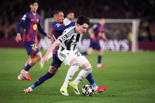 March 18, 2026, Barcelona, Barcelona, SPAIN: Tino Livramento of Newcastle United and Raphinha of FC Barcelona, Barca compete for the ball during the UEFA Champions League 2025 26 Round of 16 Second Leg, football match played between FC Barcelona and Newcastle United at Spotify Camp Nou stadium on March 18, 2026 in Barcelona, Spain. Barcelona SPAIN - ZUMAa181 20260318_zaa_a181_132 Copyright: xJavierxBorregox