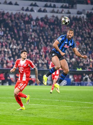 Luis Diaz FC Bayern Munich and Isak Hien Atalanta BC battle for the ball during the UEFA Champions League 2025 26 Round of 16 Second Leg match between FC Bayern Munich and Atalanta BC at Football Arena Munich on March 18, 2026 in Munich, Germany Photo by Harry Langer DeFodi Images