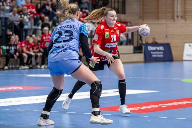 Handball Bundesliga Women,HBF, Season 2025 2026 SV Union Halle Neustadt vs HSG Bensheim Auerbach Halle, Germany 18 March 2026 In the picture from left Nele Wenzel Bensheim Auerbach and Cara Reuthal Halle Halle Saale SWH Arena Sachsen Anhalt Germany