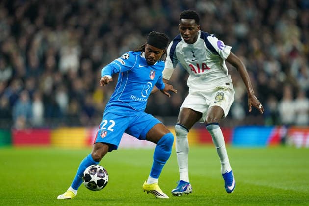 Tottenham Hotspur v AtlÃ tico Madrid, UEFA Champions League Ademola Lookman of AtlÃ tico Madrid under pressure from Pape Matar Sarr of Tottenham Hotspur during the Tottenham Hotspur v AtlÃ tico Madrid UEFA Champions League, Round of 16, 2nd Leg match at the Tottenham Hotspur Stadium, London, England on 18 March 2026 Credit: Dylan Hepworth Every Second Media Editorial use only. All images are copyright Every Second Media Limited. No images may be reproduced without prior permission. Copyright: xIMAGO EveryxSecondxMediax ESM-1865-0028 DylanxHepworthx xEveryxSecondxMediax