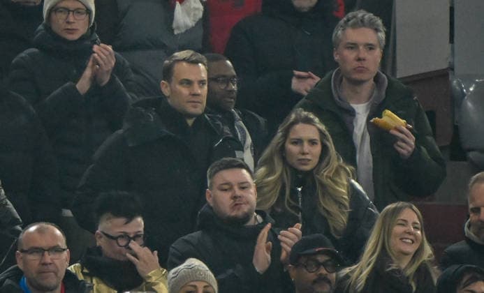 18 03 2026, xemx, Football UEFA Champions League, FC Bayern Muenchen Atalanta Bergamo v l Manuel Neuer FC Bayern Muenchen watches the match DFL DFB REGULATIONS PROHIBIT ANY USE OF PHOTOGRAPHS as IMAGE SEQUENCES and or QUASI VIDEO Muenchen