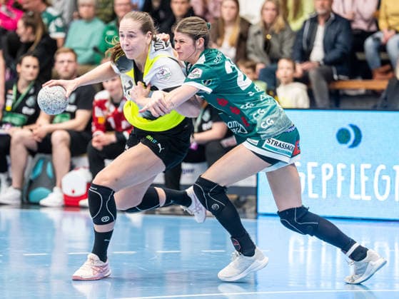 Guro Nestaker Borussia Dortmund, 33 in duel with Sina Ehmann Frisch Auf Women, 22 , Frisch Auf Goeppingen vs Borussia Dortmund, Handball, 1 Bundesliga, Season 2025 2026, 18 03 2026 Frisch Auf Goeppingen vs Borussia Dortmund, Handball, 1 Bundesliga, Season 2025 2026, 18 03 2026 Goeppingen Copyright: xMichaelxSchmidt Eibner-Pressefotx EP_MST