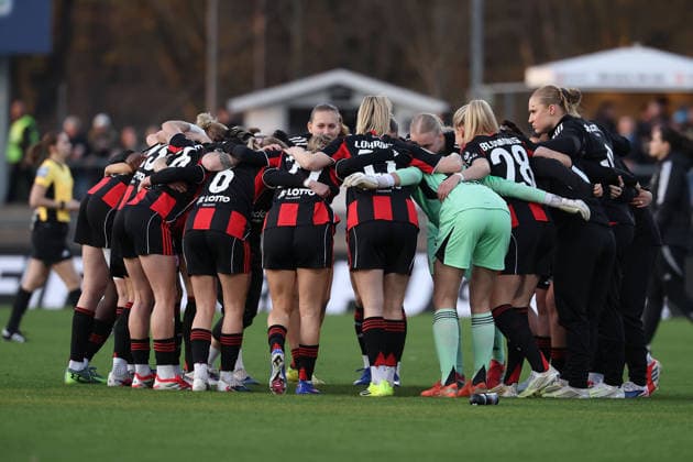 FBL Frauen Bundesliga Eintracht Frankfurt and TSG Hoffenheim The Eintracht Frankfurt team forms a pre match huddle, emphasizing unity, motivation, and collective spirit during the Google Pixel Frauen Bundesliga match between Eintracht Frankfurt and TSG Hoffenheim on March 18, 2026, at Stadion am Brentanobad in Frankfurt am Main, Germany Copyright: JoaquimxFerreira