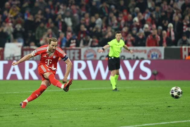 Harry Kane 9 FC Bayern Muenchen scores from the penalty spot to make it 1-0, FC Bayern Muenchen vs Atalanta Bergamo, Football, UEFA, Champions League, Round of 16, second leg, 18 03 2026 Muenchen Bayern Germany Copyright: xkolbert-press ChristianxKolbertx
