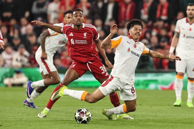 UEFA Champions League last 16 second leg match Liverpool v Galatasaray Ryan Gravenberch of Liverpool and Gabriel Sara of Galatasaray coach, no foul given during the UEFA Champions League last 16 second leg match Liverpool vs Galatasaray at Anfield, Liverpool, United Kingdom on 18 March 2026 (Photo by Alfie Cosgrove News Images) Liverpool Anfield Merseyside United Kingdom Copyright: xAlfiexCosgrove NewsxImagesx