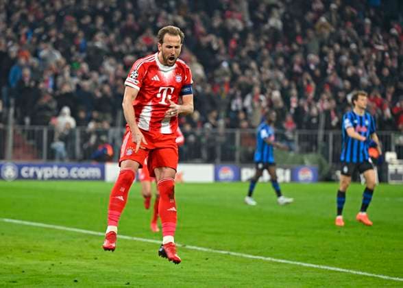 18 03 2026, Football UEFA Championsleague 2025 2026 Round of 16 second leg, FC Bayern Munich Atalanta Bergamo, in the Allianz Arena Munich, goal celebration by Harry Kane FC Bayern Munich DFL and DFB regulations prohibit any use of photographs as image sequences and or quasi video