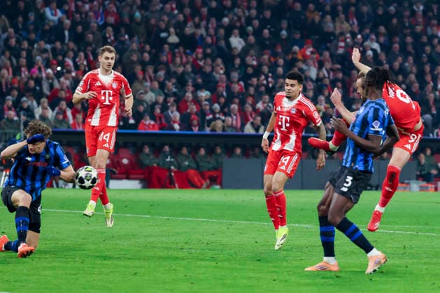 Giorgio Scalvini Atalanta BC blocks Harry Kane FC Bayern Munich shot with his arm Referee Benoit Bastien France awards a penalty, UEFA Champions League 2025 26 Round of 16 Second Leg, FC Bayern Munich v Atalanta BC, Football Arena Munich on March 18, 2026 in Munich, Germany Photo by Marco Steinbrenner DeFodi Images Giorgio Scalvini Atalanta BC blocks Harry Kane s FC Bayern Munich shot with his arm Referee Benoit Bastien France awards a penalty, UEFA Champions League 2025 26 Round of 16 Second Leg, FC Bayern München v Atalanta BC, Football Arena Munich, March 18, 2026 in Munich, Germany Photo by Marco Steinbrenner DeFodi Images