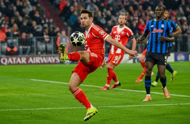 18 03 2026, xemx, Football UEFA Champions League, FC Bayern Muenchen Atalanta Bergamo v l Raphael Guerreiro FC Bayern Muenchen DFL DFB REGULATIONS PROHIBIT ANY USE OF PHOTOGRAPHS as IMAGE SEQUENCES and or QUASI VIDEO Muenchen