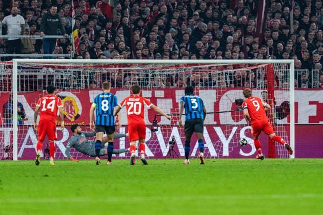 18 03 2026, FC Bayern München vs Atalanta Bergamo, UEFA Champions League, Round of 16 second leg goal to 1 0 by Harry Kane FC Bayern Muenchen, 9 after penalty Regulations prohibit any use of photographs as image sequences and or quasi video Copyright: xBahhoxKarax