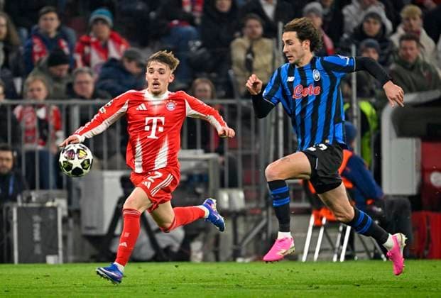 18 03 2026, Football UEFA Championsleague 2025 2026 Round of 16 second leg, FC Bayern Munich Atalanta Bergamo, in the Allianz Arena Munich, f l Lennart Karl FC Bayern Munich vs Lorenzo Bernasconi Atalanta Bergamo DFL and DFB regulations prohibit any use of photographs as image sequences and or quasi video