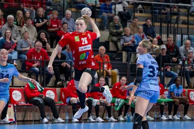 Handball Bundesliga Women,HBF, Season 2025 2026 SV Union Halle Neustadt vs HSG Bensheim Auerbach Halle, Germany 18 March 2026 In the picture from left Cara Reuthal Halle and Nele Wenzel Bensheim Auerbach Halle Saale SWH Arena Sachsen Anhalt Germany
