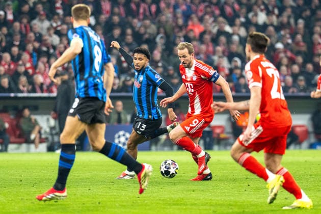 Ederson 13 Atalanta Bergamo in duel with Harry Kane 9 FC Bayern Muenchen , FC Bayern Muenchen vs Atalanta Bergamo, Fußball, UEFA Champions League, Achtelfinale Rueckspiel, 18 03 2026 DFB regulations prohibit any use of photographs as image sequences and or quasi video Muenchen Bayern Deutschland Copyright: xkolbert-press UlrichxGamelx