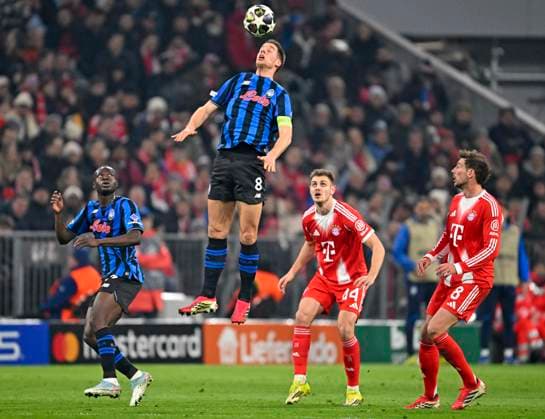 18 03 2026, Football UEFA Championsleague 2025 2026 Round of 16 second leg, FC Bayern Munich Atalanta Bergamo, at Allianz Arena Munich, Mario Pasalic Atalanta Bergamo vs Josip Stanisic Bayern Munich and Leon Goretzka FC Bayern Munich DFL and DFB regulations prohibit any use of photographs as image sequences and or quasi video