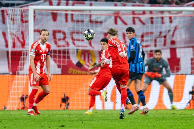 18 03 2026, FC Bayern München vs Atalanta Bergamo, UEFA Champions League, Round of 16 second leg Harry Kane FC Bayern Muenchen, 9 Lennart Karl FC Bayern Muenchen, 42 Regulations prohibit any use of photographs as image sequences and or quasi video Copyright: xBahhoxKarax