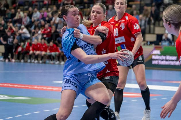 Handball Bundesliga Women,HBF, Season 2025 2026 SV Union Halle Neustadt vs HSG Bensheim Auerbach Halle, Germany 18 March 2026 In the picture from left Lena Degenhardt Bensheim Auerbach and Viktoria Marksteiner Halle Halle Saale SWH Arena Sachsen Anhalt Germany