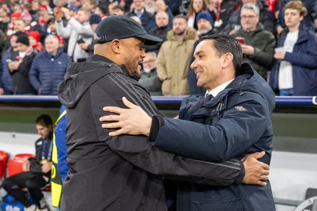 Head coach Vincent Kompany FC Bayern Muenchen greets head coach Raffaele Palladino Atalanta Bergamo , FC Bayern Muenchen vs Atalanta Bergamo, Football, UEFA Champions League, Round of 16 second leg, 18 03 2026 DFB regulations prohibit any use of photographs as image sequences and or quasi video Muenchen Bayern Germany Copyright: xkolbert-press UlrichxGamelx